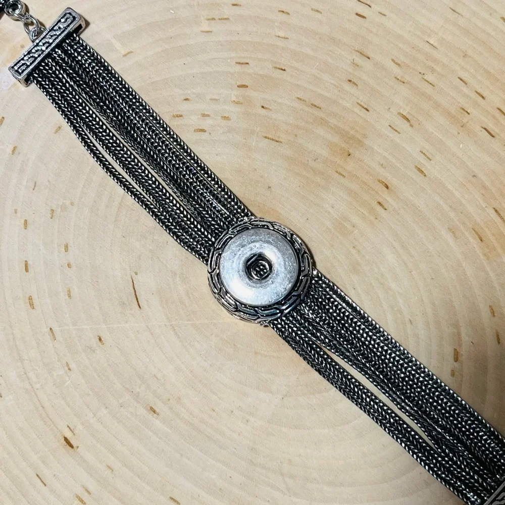 Multi chain snap bracelet with toggle clasp